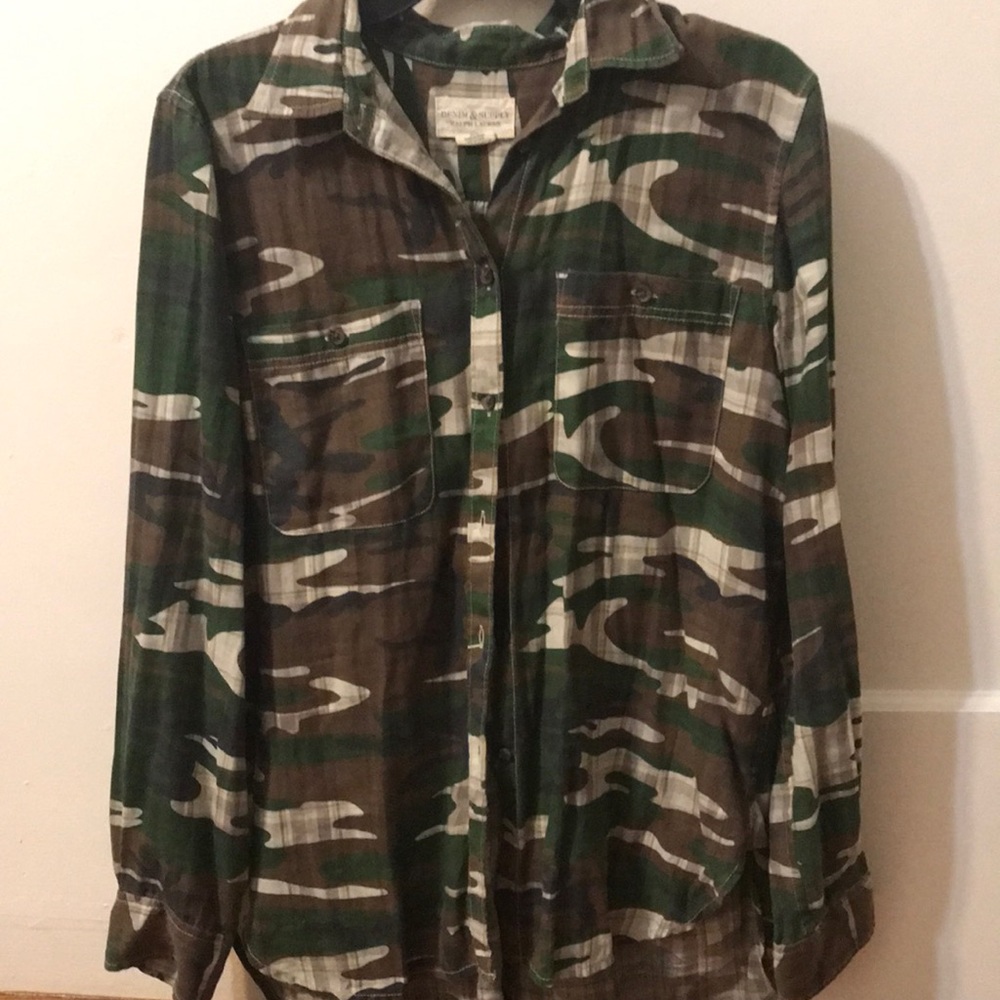 Size medium Ralph Lauren army style long sleeve w/ pockets. 100% cotton.